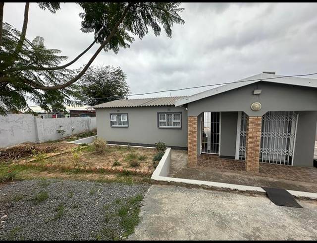 4 BEDROOM HOUSE FOR SALE IN HILLCREST